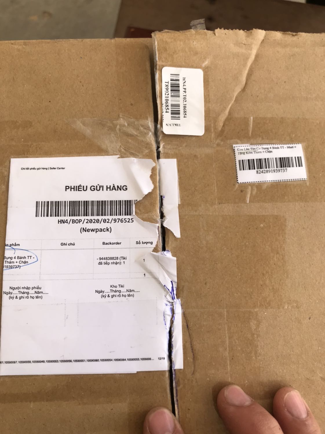 Shop xem hai đơn hàng của mình đặt con lăn 4 bánh . Mà sao lại gửi toàn con lăn 3 bánh vậy ? Sdt của mình ***