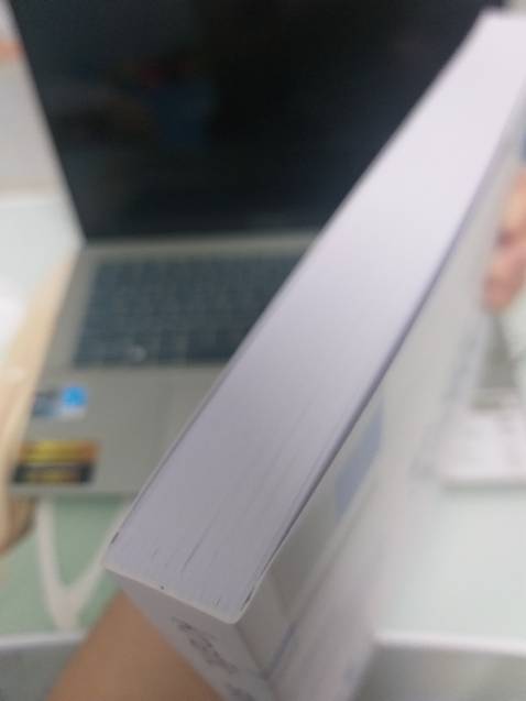 Hình thức bên ngoài đẹp, gáy đổ keo đều, k bị cấn trong lúc vận chuyển, về đến tay vẫn y như mới (cũng do mình dùng tikinow nữa). Nhưng mà bên trong in k được sắc nét lắm ấy cảm giác màu lên k tươi, hình còn bị chấm trắng trắng nữa. Chưa bàn về nd thì hình thức ổn chứ k quá tốt. Còn nd phải đọc mới biết được. Nghe review oke nên hi vọng sẽ có ích cho các bạn mới bắt đầu học DA như mình!