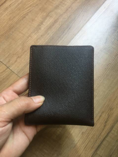 Shop chu đáo, đóng gói cẩn thận, ví đẹp, uy tín luôn, đẹp như hình