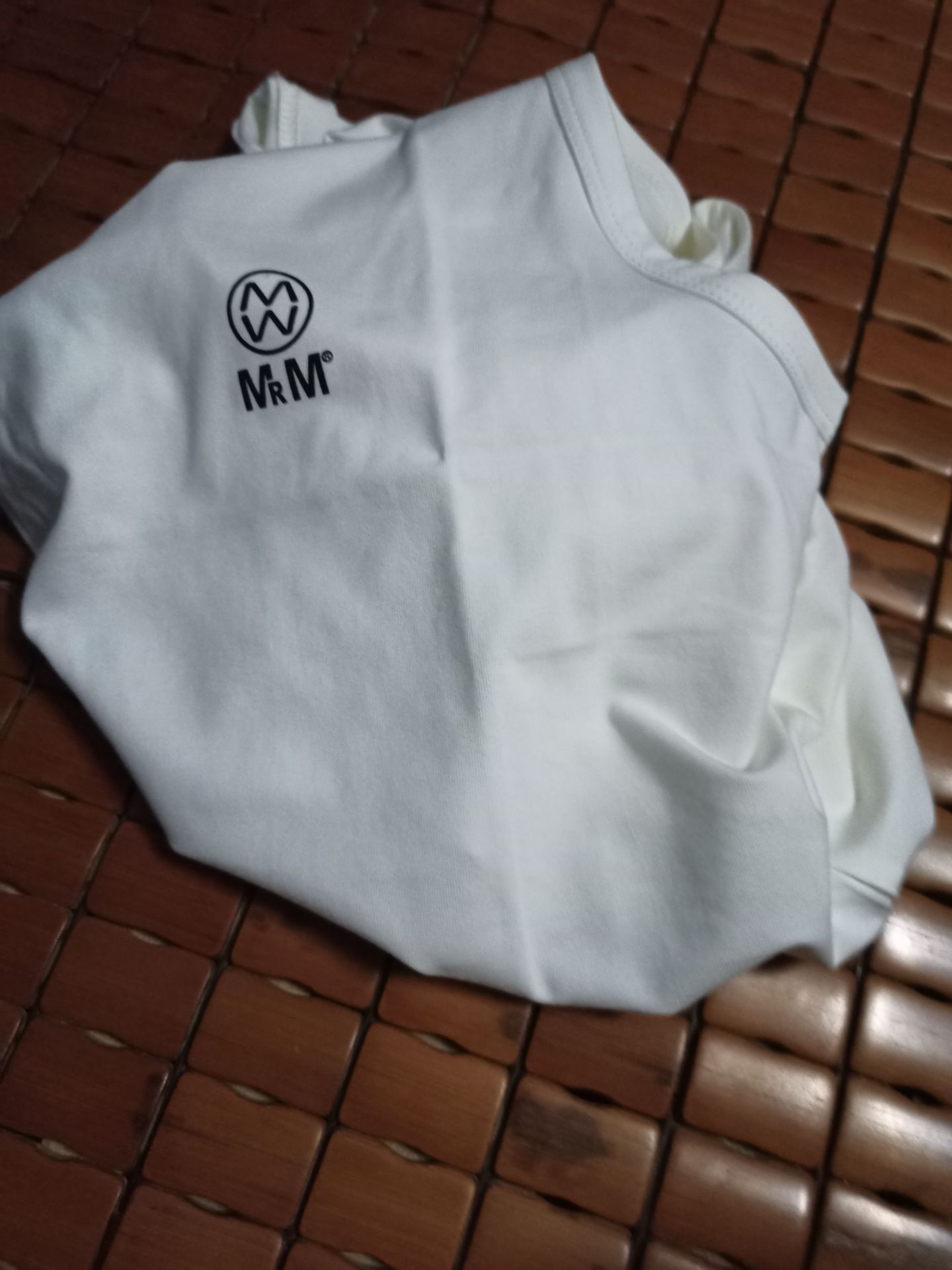 áo vải mềm, mịn đẹp. Hàng chất lượng nè. Thích. Mọi người nên mua nhé. Giá hợp túi tiền.