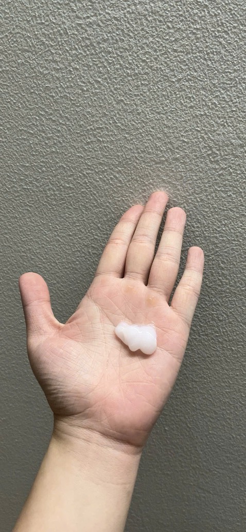 Srm này kiềm dầu ổn, mình dùng buổi sáng rồi tới tối về nhà mặt vẫn ko bị bóng dầu