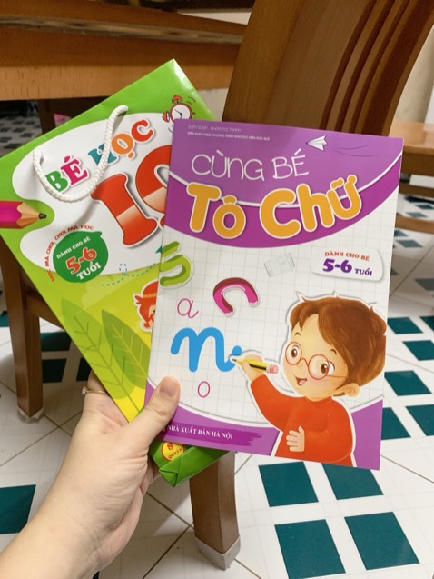 Ship hàng nhanh, đóng gói cẩn thận đẹp.
Combo 8 cuốn tô này ngoài tô chữ ra mình thấy có cuốn tư duy phát triển. Giá phù hợp với những sách tô viết để luyện đi luyện lại. Mình ưng nhất độ sắc nét in ấn màu mực ko bị nhoè. Sẽ tiếp tục ủng hộ shop với những combo luyện viết, tập tô khác nữa.