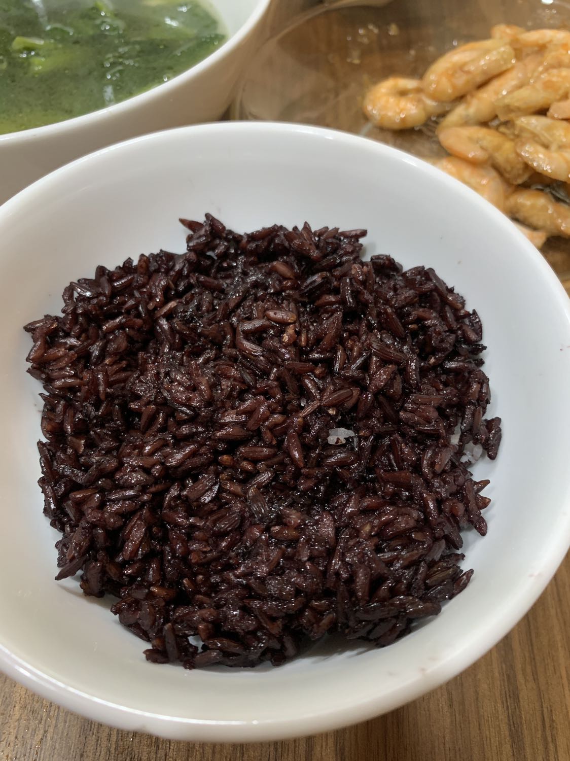 Sản phẩm giao nhanh, bao bì đẹp, được đóng gói và hút chân không nên cảm giác vệ sinh, sạch sẽ và chuyên nghiệp. 
Về gạo thì mình có ngâm với nước cho mềm và dễ nấu, hạt gạo dẻo, có màu và vị đặc trưng của gạo lức :))
Với giá thành cho bao bì, chất lượng như vậy thì mình thấy ok. Sản phẩm giao nhanh, bao bì đẹp, được đóng gói và hút chân không nên cảm giác vệ sinh, sạch sẽ và chuyên nghiệp. 
Về gạo thì mình có ngâm với nước cho mềm và dễ nấu, hạt gạo dẻo, có màu và vị đặc trưng của gạo lức :))
Với giá thành cho bao bì, chất lượng như vậy thì mình thấy ok.