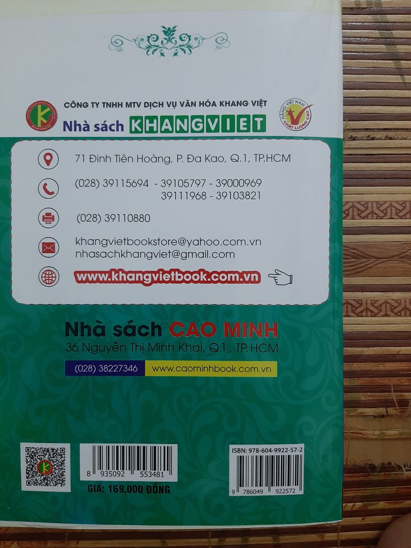 Quyển này mình thấy rất chất lượng, Ths Lê Xuân Soan rất có tâm huyết với cuốm sách này. Phù hợp cho các thầy cô là giáo viên dạy đội tuyển hsg và các bạn học sinh  thi học sinh giỏi ngữ văn. Mình thấy cuốn này rất đáng giá tiền, nhỏ gọn, tiện lợi mang theo dễ. Với cả kiến thức rất bổ ích, nâng cao, có những phần rất hay cho học sinh từ văn bản đến phần tiếng việt đều trình bày bài bản. Để học tốt cuốn này thì cần nắm chắc kiến thức cơ bản sẵn(đối với học sinh). Mình thấy cuốn này rất giá trị và đáng mua, các bạn nên mua thử