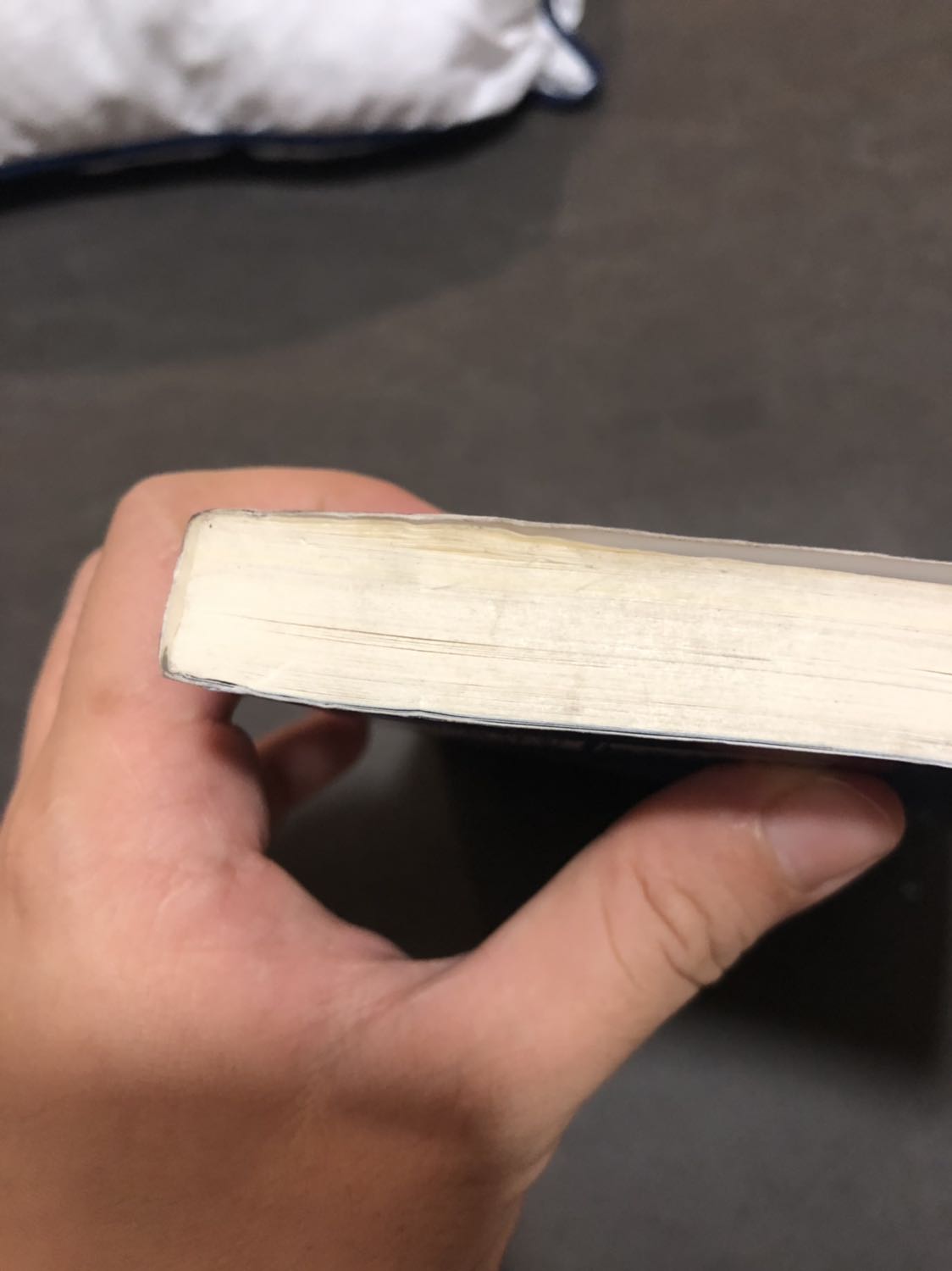 Mua sách mới mà giao cái bìa không thể chấp nhận nổi, quá cũ. Sách mới đọc rồi cũng ko thể cũ như vậy nữa. Sách bị gãy gập. Đề nghị đổi sách mới giùm.