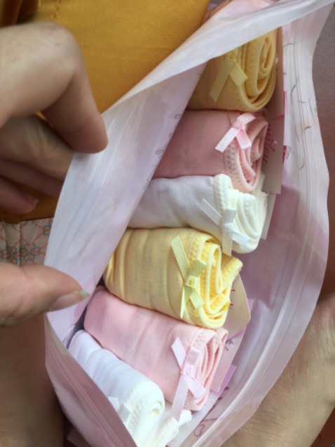 Sản phẩm chất lượng. 10c thì có 6c màu nhạt xinh xỉu và 4c màu rực rỡ luôn. Hàng giao từ Sài Gòn mà nhận đc rất nhanh. 5🌟