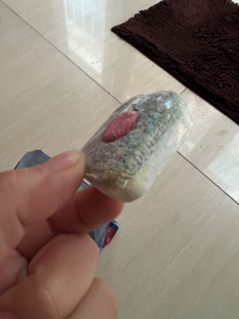 Tôi thấy cửa hàng *** đảo, bán hàng hết date cho khách, mùi hôi nồng