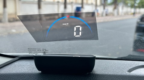 Hud hiển thị cực nét, đảm bảo an toàn khi chạy xe, trải nghiệm như xe Merc luôn nha ! 
Hiển thị tốt
Độ chính xác khá cao
Cài đặt các thông số dễ dàng
Hy vọng độ bền tốt để giới thiệu với bạn bè
Giao hàng nhanh, đóng gói cẩn thận
Tặng shop 5 sao