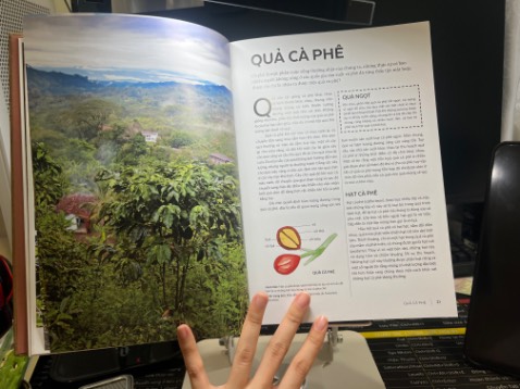 Chất lượng của sách thật sự rất đẹp, hình ảnh minh hoạ sinh động.
Nội dung ngắn gọn nhưng đầy đủ, phù hợp cho những người có đam mê về cà phê và muốn tìm hiểu 1 cách trọn vẹn!