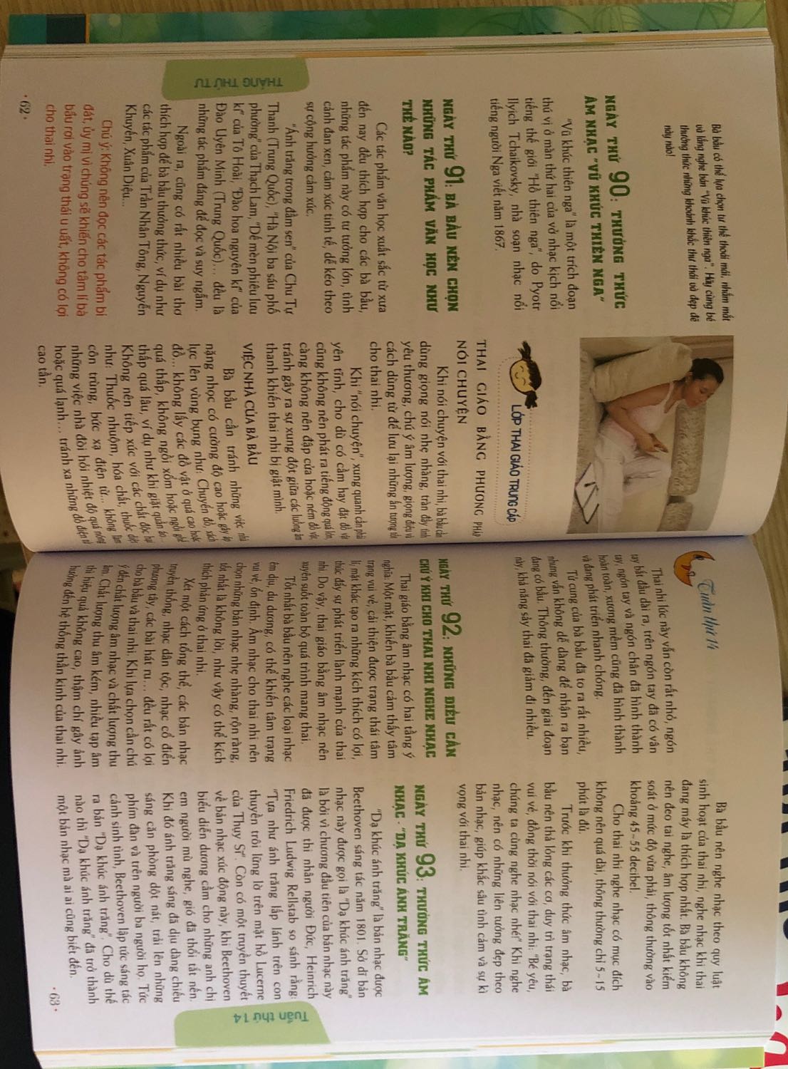 - Sách dày, in rất đẹp. Có mùi thơm của sách mới.
- Giao hàng nhanh, hộp đóng gói quá to với sách, may mà trong lúc vận chuyển không bị móp.
- Nội dung phong phú (nhận xét theo mục lục). Hi vọng có ích cho vợ mình.
