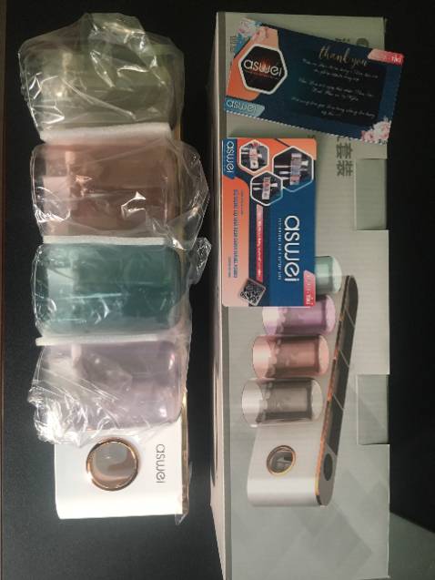 ◯ Nhận hàng trong buổi chiều mưa... buồn.Nhưng cũng khá hài lòng vì mua được sản phẩm ưng ý.
│
◯ Kiểu dáng thiết kế đẹp lắm, sang, xịn.
│
◯ Chất liệu là nhựa thuộc dòng tốt.
│
◯ Ly đẹp.
│
◯ Miếng dính chắc chắn, mình có làm theo hướng dẫn trên bài của nhà sản xuất là để keo khô hơn 12 tiếng cho chắc ăn.
│
◯ Cả gia đình đều thích, mẫu mới, hàng đẹp.
│
◯ Sẽ mua thêm 1 bộ nữa về lắp thêm trong phòng tắm còn lại.
│
◯ Sản phẩm tốt, mình sẽ giới thiệu thêm cho Shop nha.
│
◯ Dài dòng quá... chấm 5 sao.