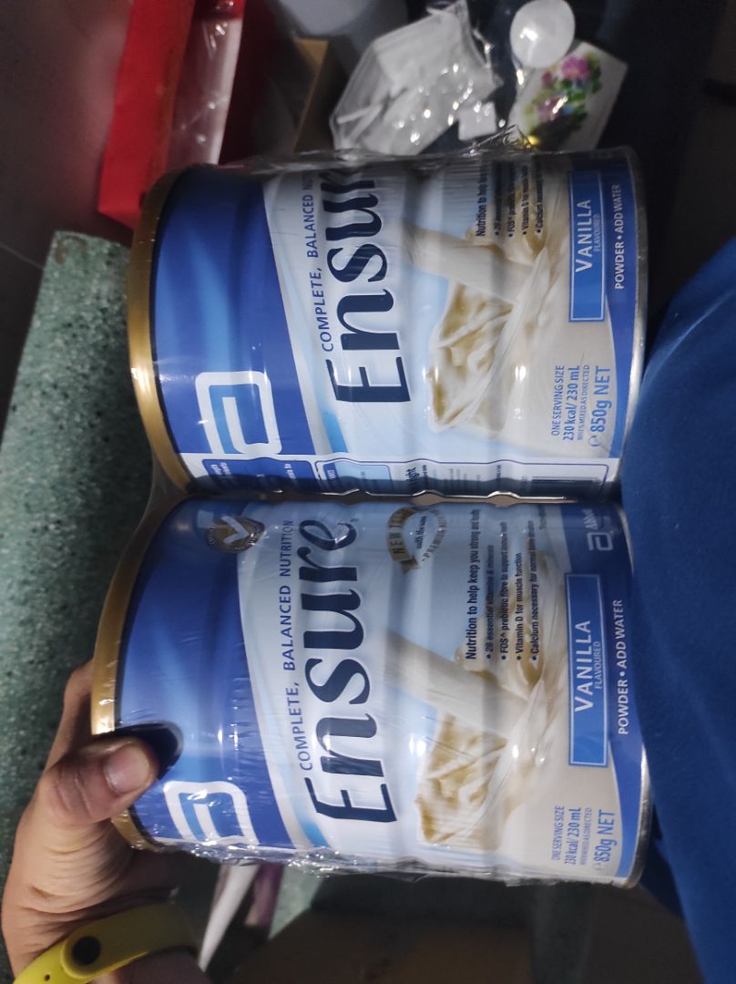 Giao hàng đầy đủ. Giá hợp lý. có 1 vấn đề là gói hàng ko chèn đồ chống sốc, trong khi thùng khá to. Tính đặt gửi về quê, mà xem review có người bị bung nắp, nên mình đặt ship về SG trước. chứ đóng cái hộp như trên gửi đi tỉnh khá là dễ bung nắp.