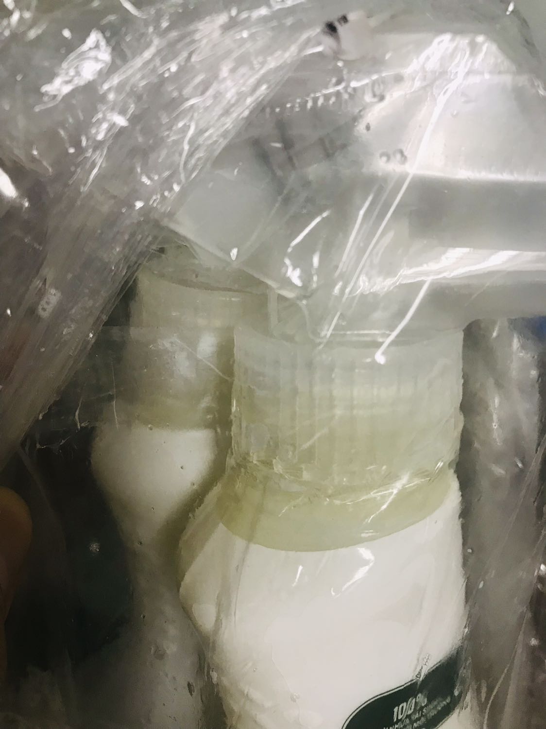 Đóng gói không kỹ nên mình nhận hàng đã bị vỡ 1 chai.