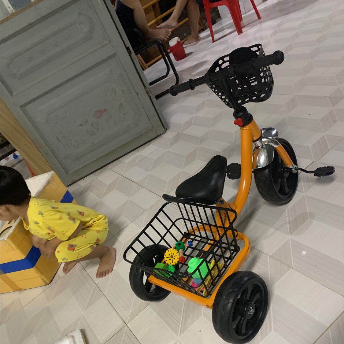 Kiểu dáng đẹp ,màu sắc đẹp độ bền xe hơi yếu