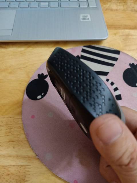 Chuột nhẹ, thiết kế đơn giản nhưng đẹp, dùng rất nhạy và mượt... nói chung hàng rất chất lượng. Gửi shop 5 sao.