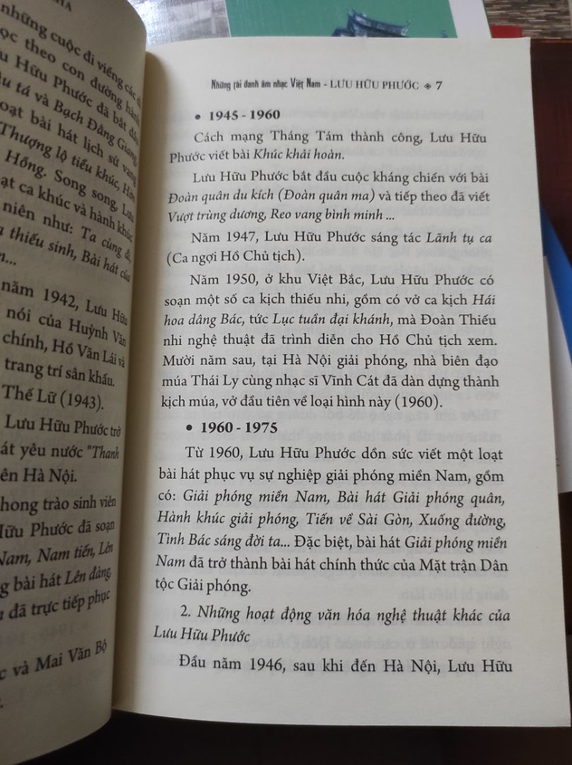 Sách viết về cuộc đời của nhạc sĩ Lưu Hữu Phước. Ngoài ra cùng bộ còn nhiều quyển viết về các nhạc sĩ tài danh khác trong làng âm nhạc cách mạng Việt Nam.