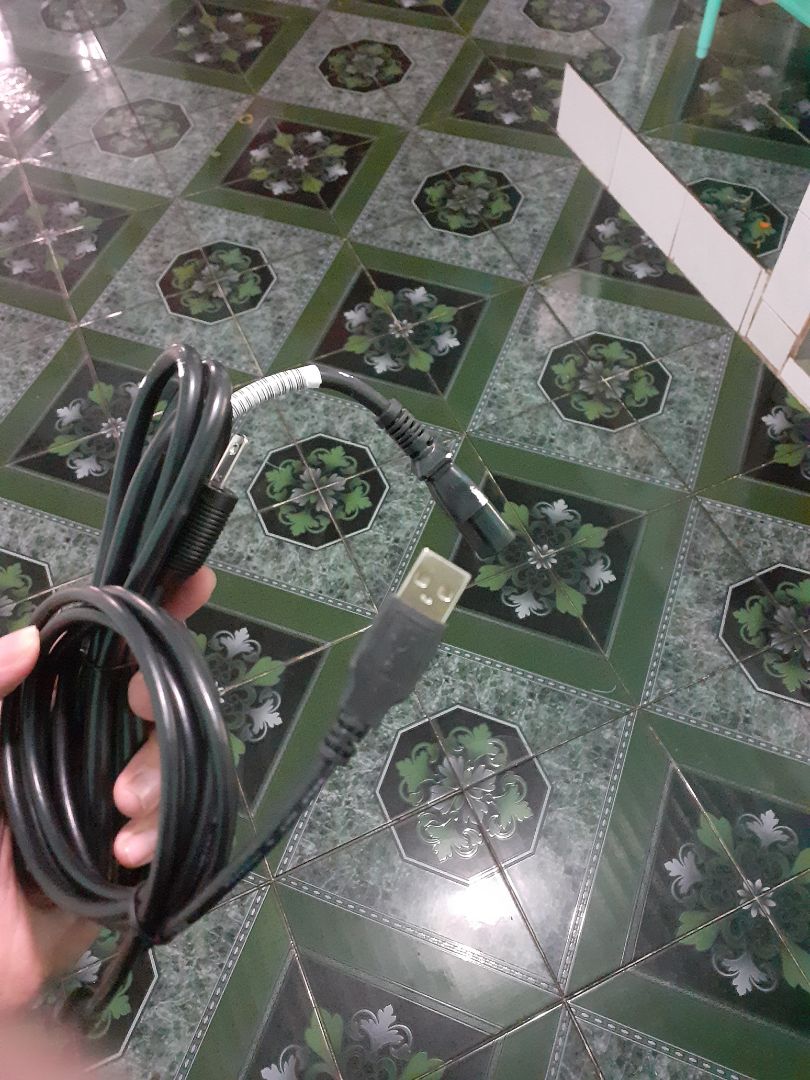 gì đây, tại sao lại là loại dây này, cần 1 lời giải thích. ổ cấm nó có tương thích vs bàn phím đâu. Nếu dc thì cần đổi lại ngay cho mình ạ, không có việc làm ăn sống nhăn như v dc.