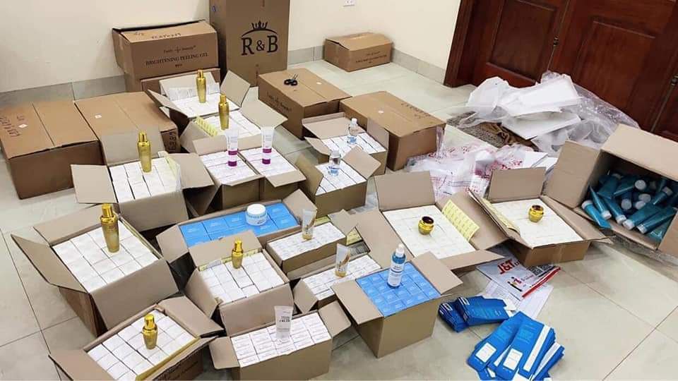 Sách chất lượng giấy và mực hình thức đẹp ạ. còn nội dung chưa đọc nên chưa review được. Nhân tiện xin phép em ké tí. Nhà em chuyên mỹ phẩm thương hiệu Daily Beauty & Re:Excell Hàn Quốc chính hãng. Liên tục tuyển đại lý, chính sách đào tạo và cơ chế hấp dẫn. Liên hệ em để được tư vấn, hợp tác, mua sản phẩm chính hãng nha. Fb/đt/zalo: ***