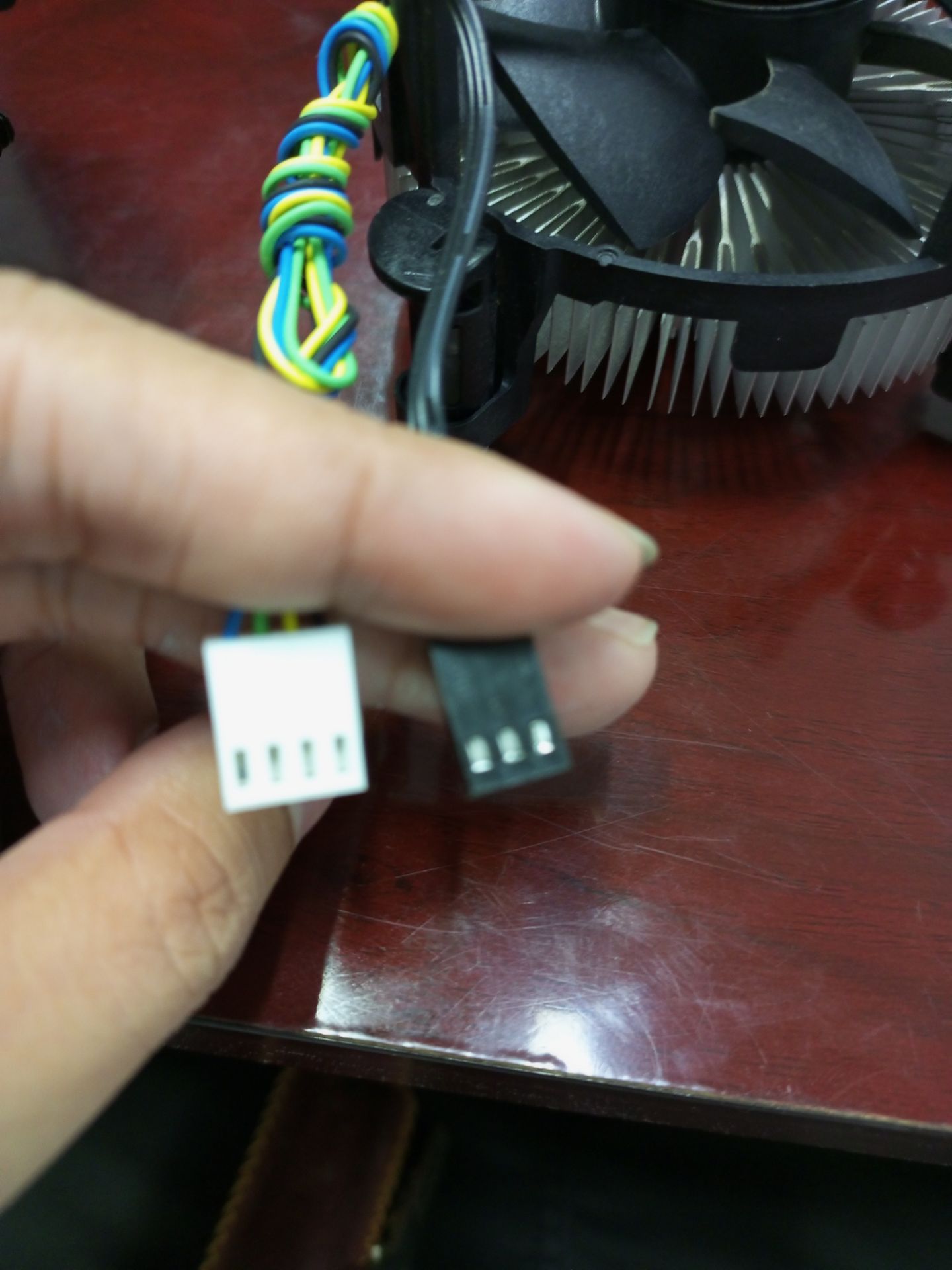 Lắp có được đâu, đầu jack fan CPU máy tính là 4 chân, đầu fan này 3 chân có đúng đâu. Không chụp rõ làm mua nhầm, *** đảo. Mọi người đừng mua ko lắp đc