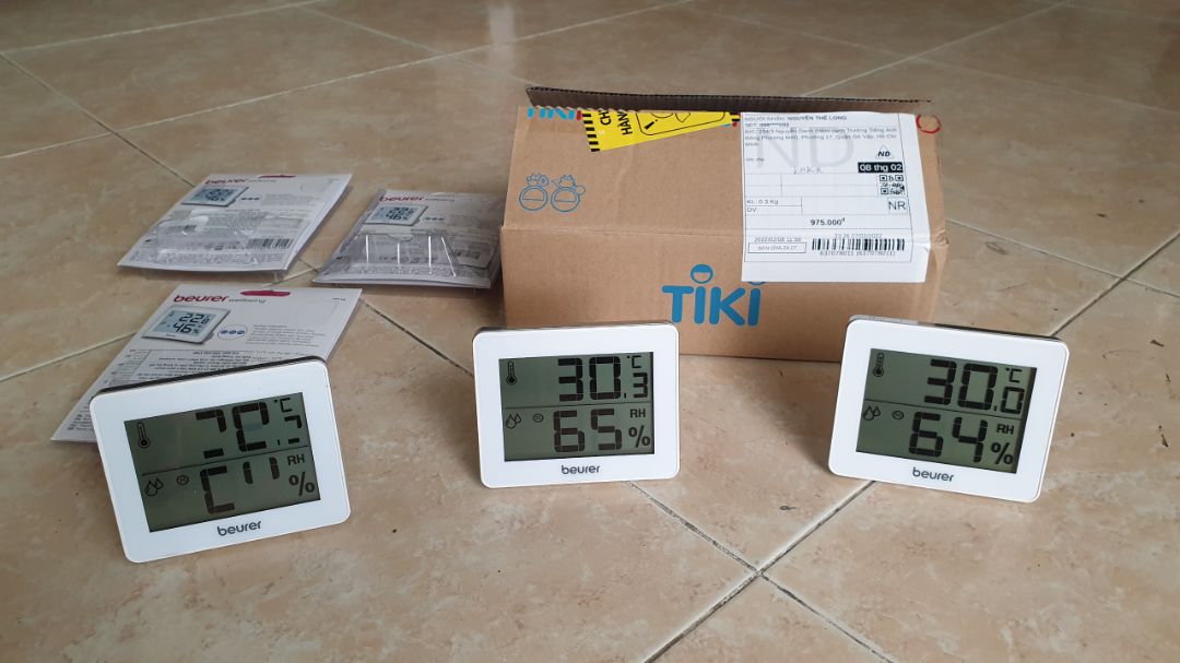 Mua 3 cái thì:
- 1 cái lỗi hiển thị (ngoài cùng bên trái)
- 2 cái còn lại thì nhiệt độ, độ ẩm khác nhau (dù để cạnh nhau trong mấy chục phút)