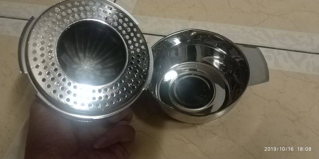 Sản phẩm chất lượng, inox sáng bóng, gia công hoàn thiện tốt, các cạnh được mài tròn an toàn, các lỗ thông cũng được mài gọt sạch sẽ, cho Tiki năm sao.