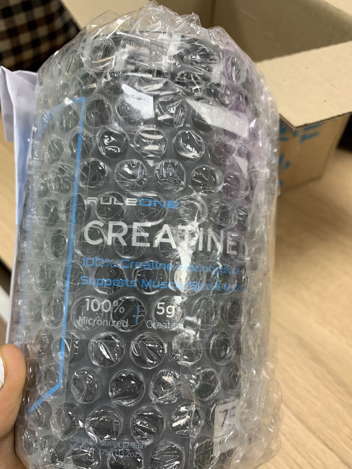 Đóng gói kỹ, hộp mới nguyên. Date tới 2022 nên thoải mái