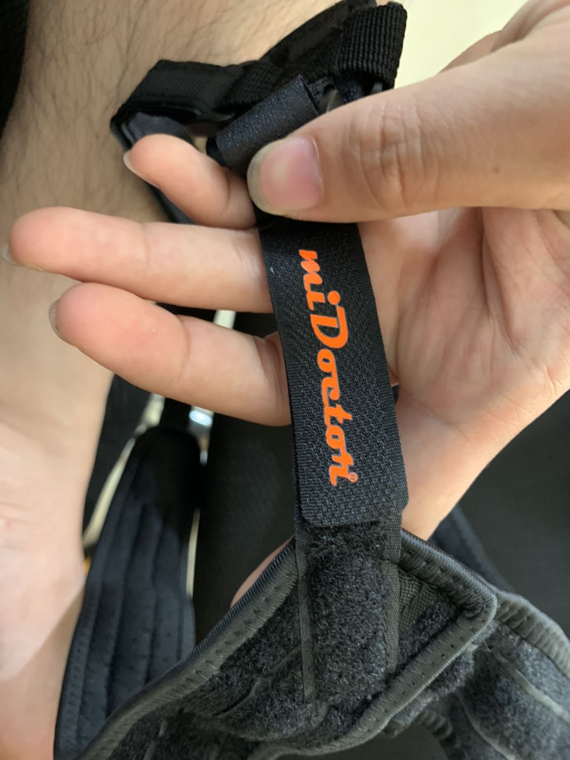 Hàng giao đúng như hình quảng cáo, chắc chắn, dùng đc có mỗi 2 ngày thấy có tác dụng tốt. Có mấy bài tập trong mô tả tập hay mà hiệu quả...
Có điều bất ngờ tốc đooj giao hàng của tiki đợt này, rất chậm