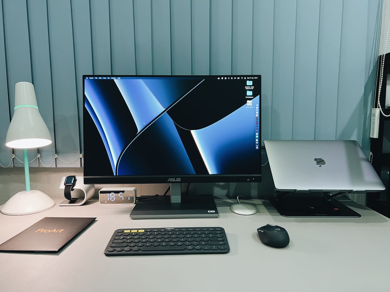 Rất đẹp. Xài màn hình 2K xuống full HD cảm thấy hơi rỗ nhẹ, nhưng từ từ sẽ quen. Kết nối 1 cổng type C qua Macbook vừa sạc được vừa gọn quá tiện luôn
Tiki đặt hàng ngày Chủ nhật mà trưa thứ 2 đã giao quá nhanh mặc dù mình ở ngoại thành HCM