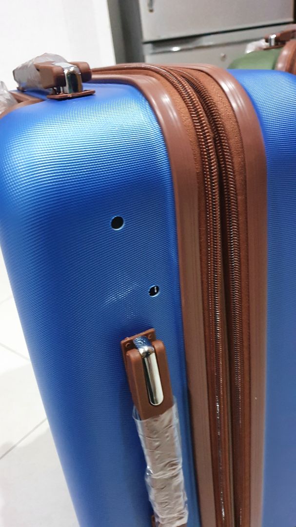 shop ko kiểm tra hàng trước khi giao, mất công mất việc cả 3 bên. Tiki báo thu hồi kiểm tra trước khi giao lại mà cả tuần rồi vẫn chưa thấy lấy. yêu cầu TiKi lấy về để đổi sớm chứ tình hình này ko biết đến tết đã đổi đc chưa