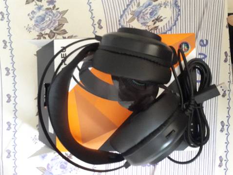 Hàng cứng cáp, được đóng gói cẩn thận. Âm thanh rõ, nghe ổn. Mic tương đối nhạy. Đèn LED nhìn vui mắt.