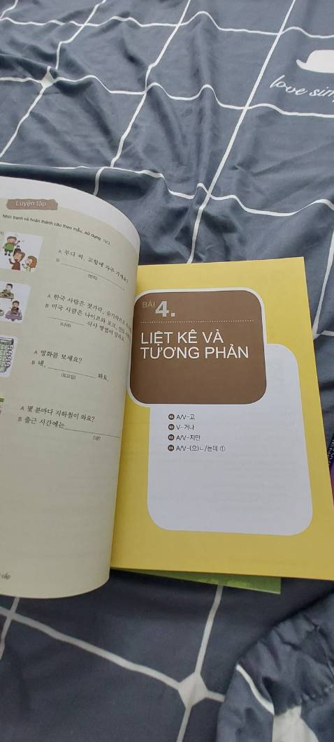 Điểm đặc biệt của sách là tác giả đã tập hợp những điểm ngữ pháp giống nhau vào 1 chỗ để phân tích. Người mới học hay tự học như mình ko bị rối và bỡ ngỡ. 10 điểm cho chất lượng Điểm đặc biệt của sách là tác giả đã tập hợp những điểm ngữ pháp giống nhau vào 1 chỗ để phân tích. Người mới học hay tự học như mình ko bị rối và bỡ ngỡ. 10 điểm cho chất lượng