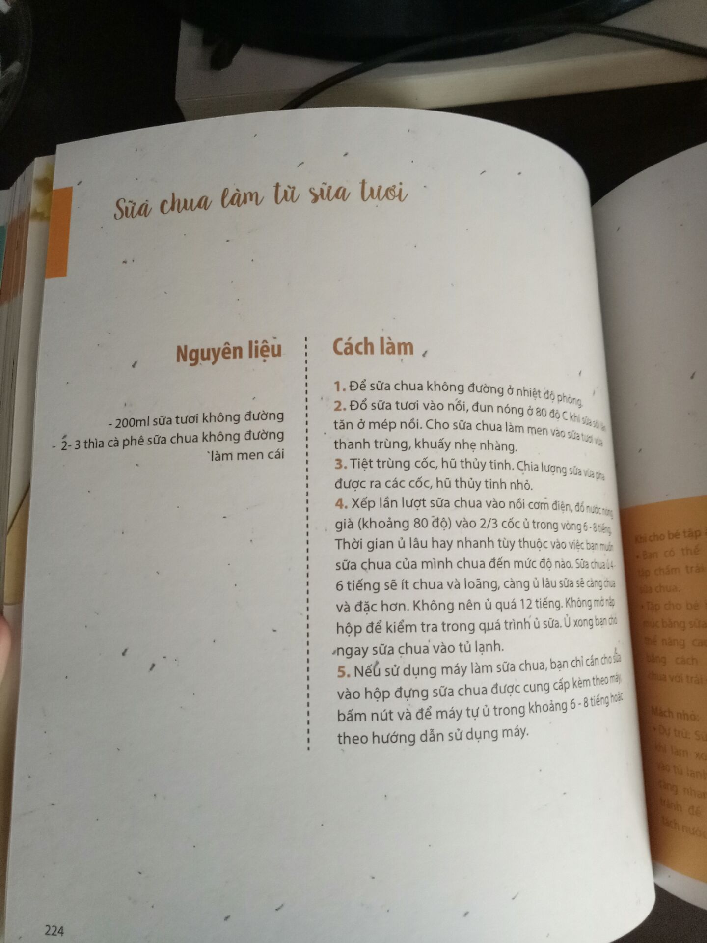 Cung cấp nhiều kiến thức phù hợp cho mình khi lần đầu làm mẹ, giúp mình đỡ bỡ ngỡ. Tuy nhiên có vài trang giấy bị dính mực. Nhưng chấp nhận đc vì phù hợp với giá tiền. Còn lại thì sách rất đẹp, màu sắc, hình ảnh rõ ràng, đẹp. Lúc đầu hơi lăn tăn vì đọc nhiều cmt về lỗi sách bị bong chỉ, từng trang sách bị rớt, may sao mình mua 2 cuốn nhưng k bị gì!