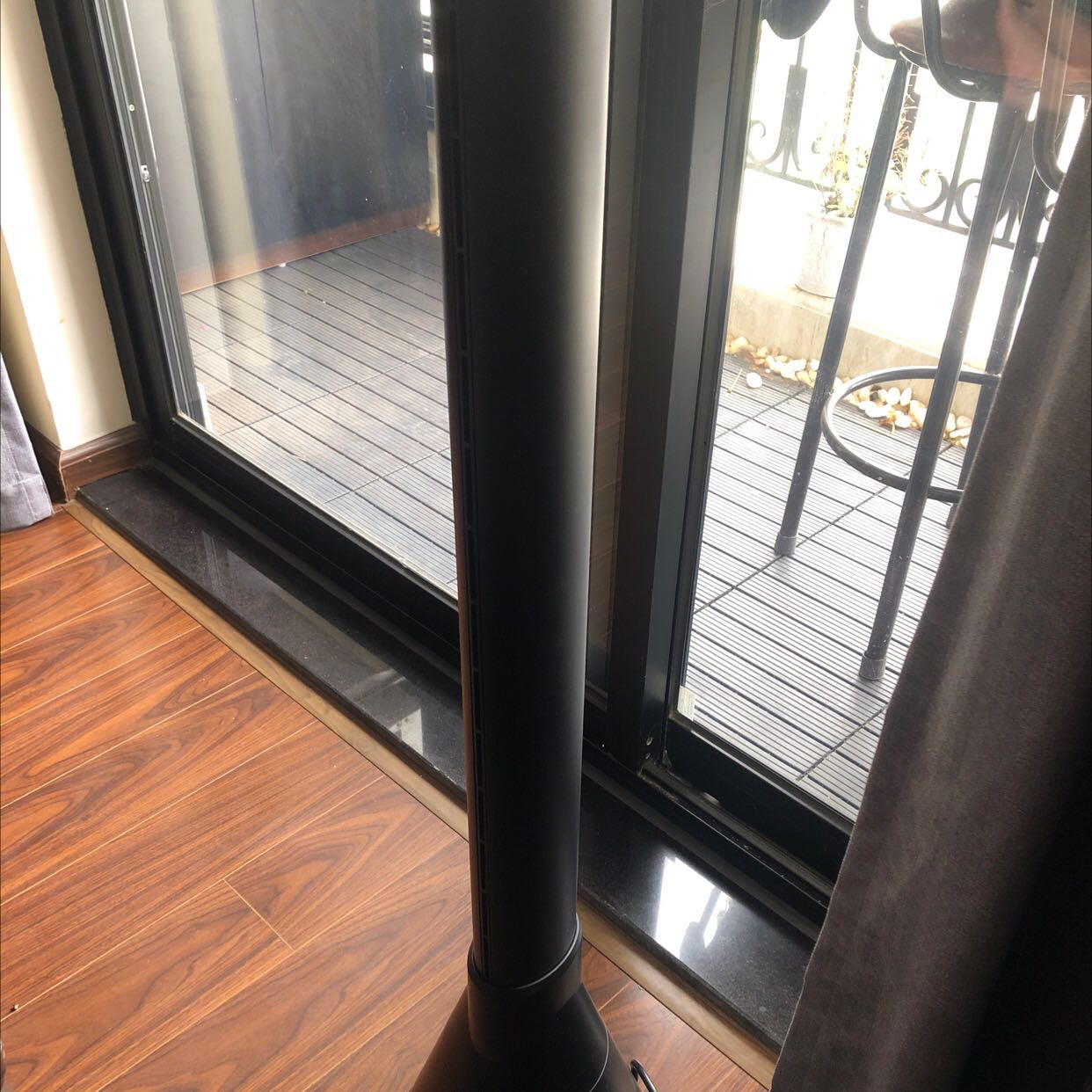 Quạt yếu làm nóng chỉ ngồi sát mới ấm được không ấm đủ. 
Kêu to k êm như quảng cáo 
Không đáng lắm với giá 4tr5 Quạt yếu làm nóng chỉ ngồi sát mới ấm được không ấm đủ. 
Kêu to k êm như quảng cáo 
Không đáng lắm với giá 4tr5