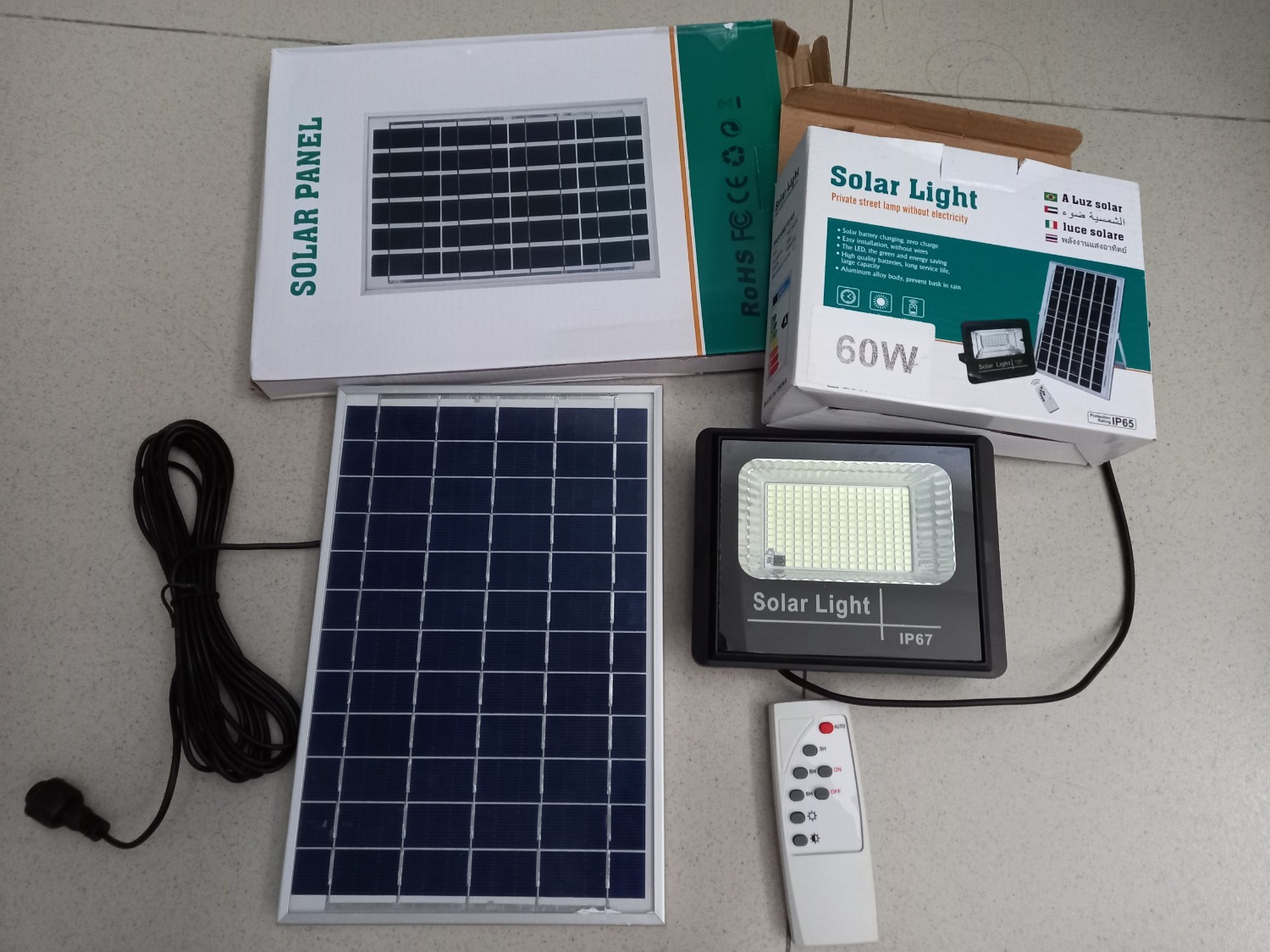 Sản phẩm nhận được không giống hình, vỏ đèn bằng nhưa thật mong manh, đèn nhẹ tênh, không biết pin trữ được mấy giờ đồng. Sản phẩm nhận được không giống hình, vỏ đèn bằng nhưa thật mong manh, đèn nhẹ tênh, không biết pin trữ được mấy giờ đồng.