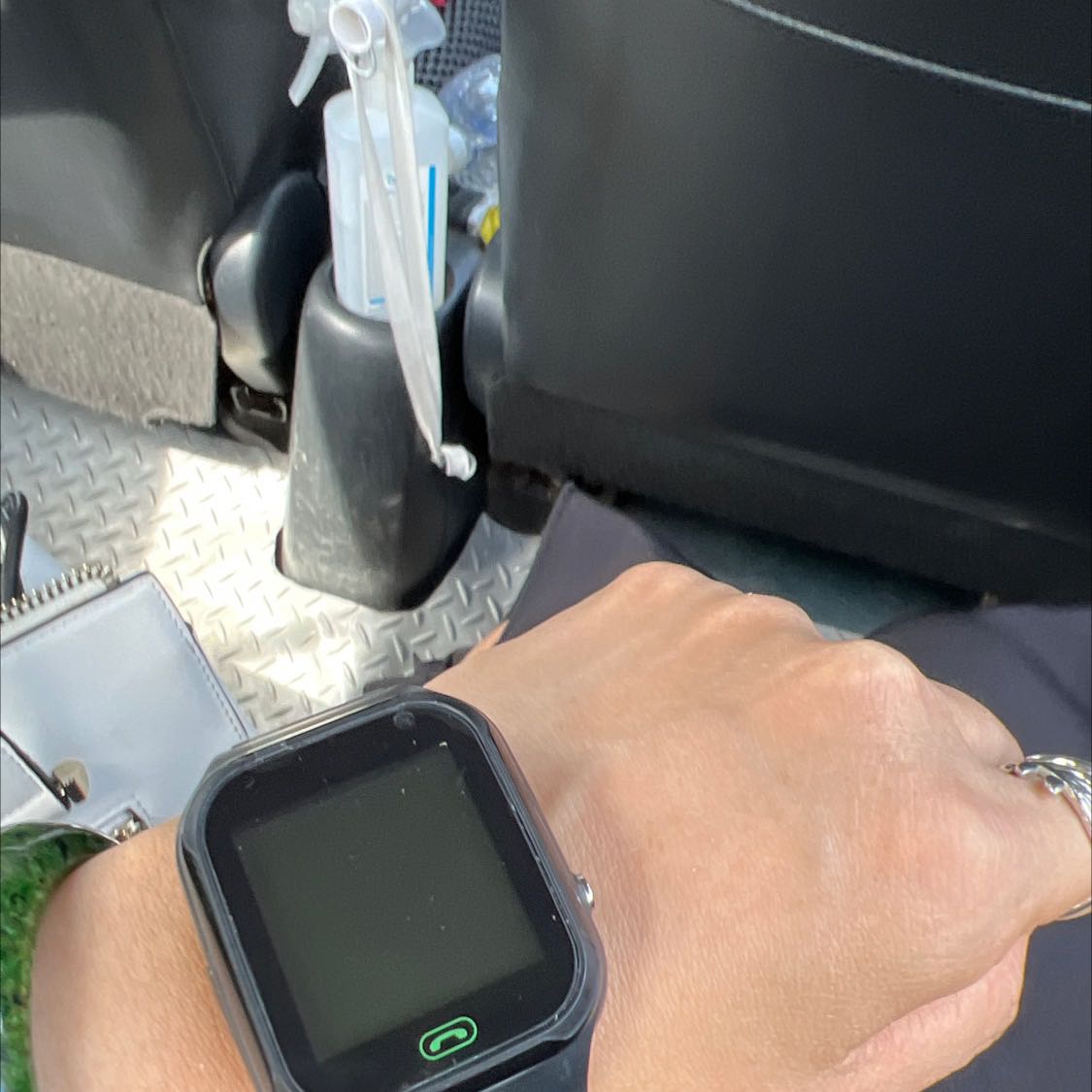 Đồng hồ nhìn sắc nét, dây đủ dài để vừa tay bé mập nhà mình. Màn hình cảm úng nhạy, mình order tiki now 2h nhận, shop hỗ trợ đăng ký nhanh. Thanks shop