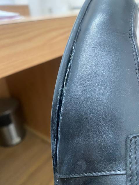 Không khác gì keo 502. Nhanh khô, và khô thì đông cứng + giòn. Độ liên kết dính rất kém. Chốt lại là quảng cáo vớ vẫn và mau chỉ phí tiền.