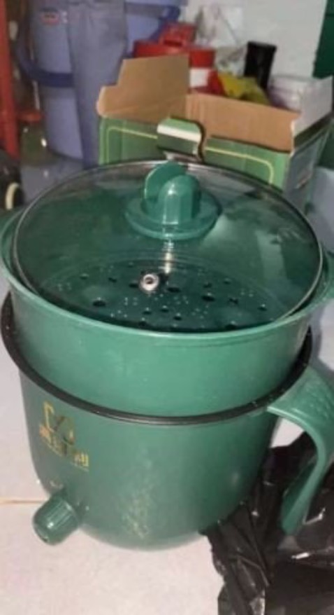 Nồi xinh lắm ạ, nóng nhanh, cute xỉu, nên mua nha mn ơi vì nó rất tiện. Màu xanh rêu, nồi bé bé xinh xinh, ăn 1-2 người ok. có thể lẩu, hấp, chiên rán ok vì cũng ko dính nồi. chỉ có điều vệ sinh thì hơi khó, nên rửa cẩn thận ạ! tôi chấm 9.5 điểm nhé!