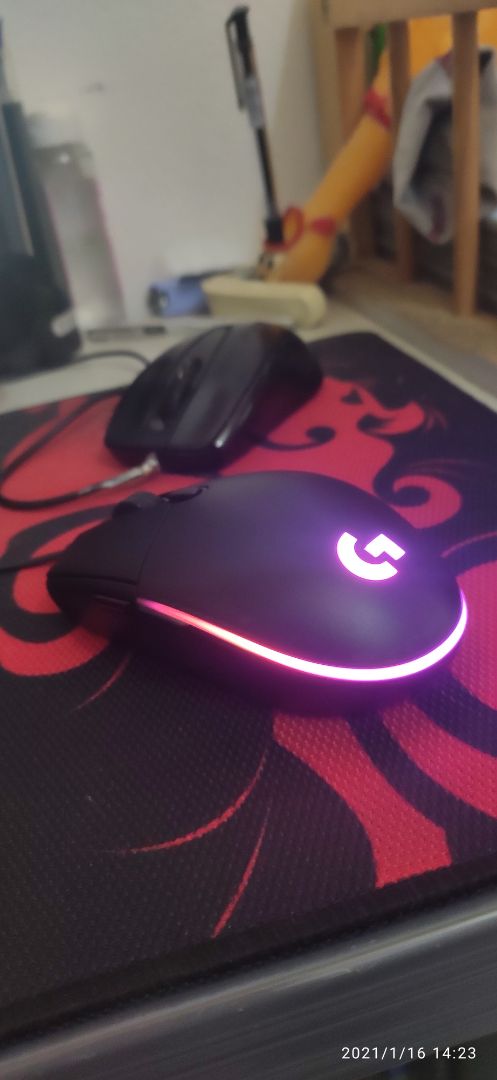 giao hàng khá nhanh, trước 2 ngày dự kiến nhưng lần này hộp có lẽ bị méo di vận chuyển, bên trong dùng băng thay cho giấy bóng như thường lệ, chất lượng thì phải dùng 1 thời gian đã mới biết