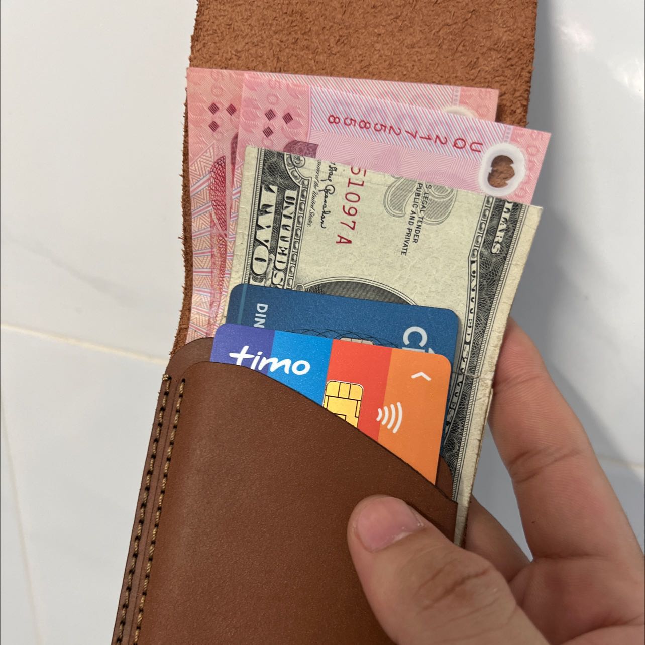 Da đẹp, cảm giác sờ rất đã, đường may tỉ mỉ, đóng gói gọn gàng, giao hàng rất nhanh tối đặt sáng đã giao. Rất hài lòng về sản phẩm. Da đẹp, cảm giác sờ rất đã, đường may tỉ mỉ, đóng gói gọn gàng, giao hàng rất nhanh tối đặt sáng đã giao. Rất hài lòng về sản phẩm.