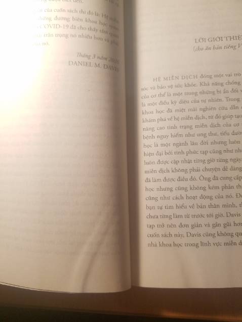 Nội dung hứa hẹn sẽ rất hay nhưng sách gãy gấp và hơi trầy. Sách mình đặt lần nào cũng như thế này. Shop hoàn thiện hơn.