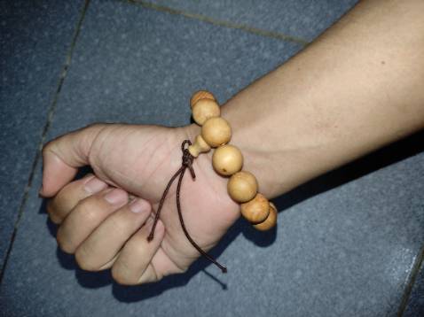 Có mùi thơm nhẹ của gỗ , đẹp