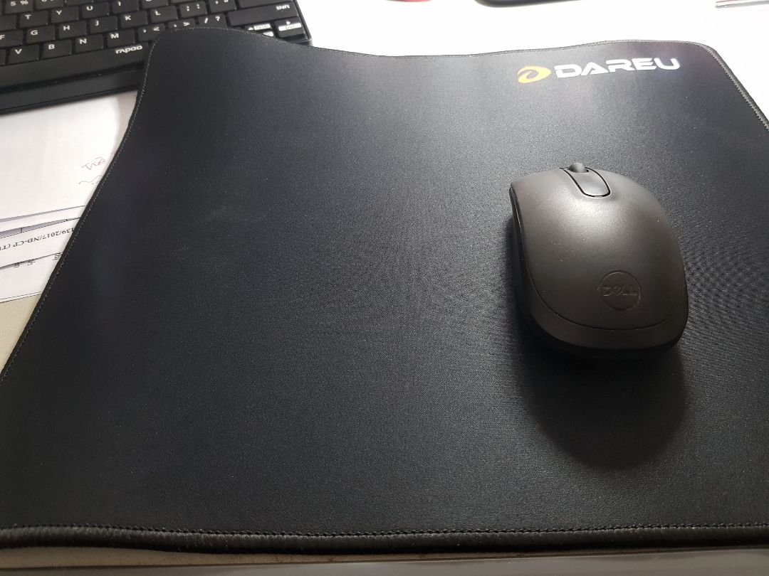 Lần đầu tiên gặp món bàn di chuột to và dày như vại. Lúc nhận hàng cứ thắc mắc sao có mỗi bàn di chuột mà shop đóng hộp kỹ thế :)))
