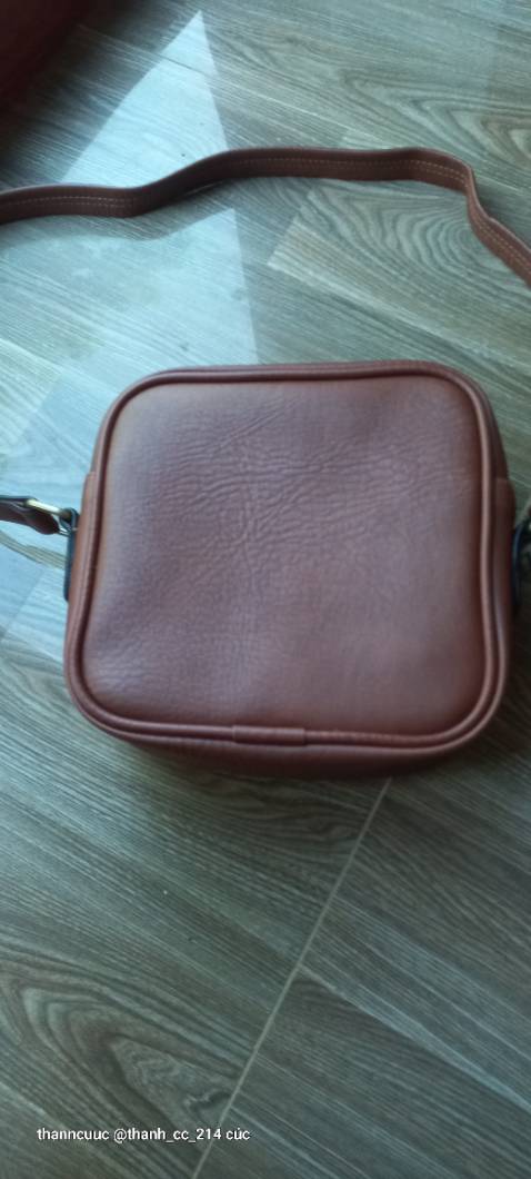 thiết kế đẹp, chất liệu cảm nhận tạm ổn