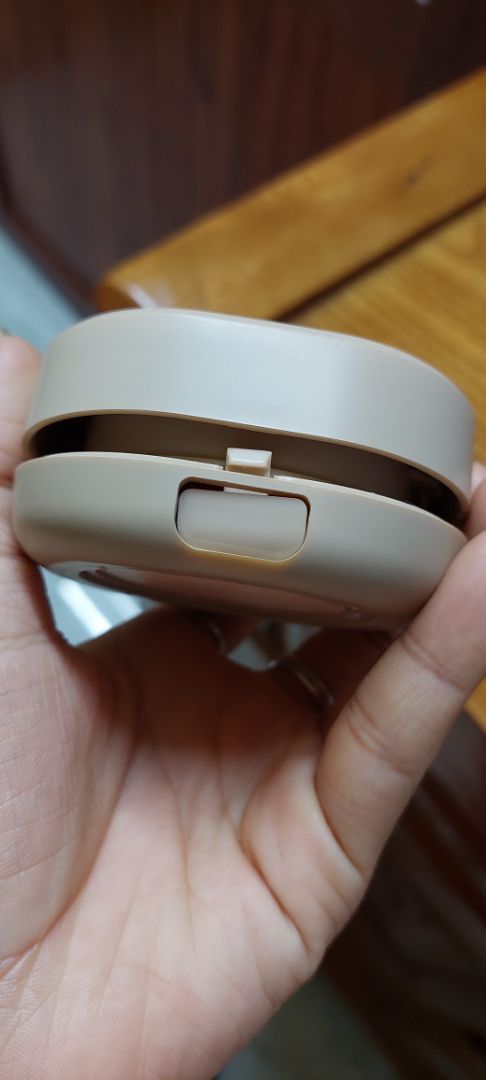 che khuyết điểm rất tốt, màu tự nhiên đúng chuẩn da vàng châu Á nên ko bị lộ. cơ mà cái lẫy hộp vừa đụng vào đã gẫy, nên giờ ko đậy kín lại đc😭