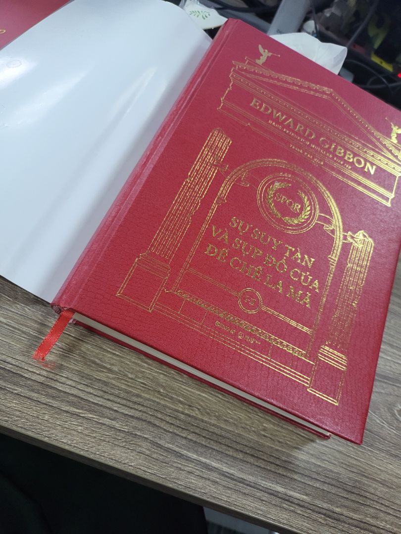 Sách hay, chứa nhiều thông tin giá trị. Tuy nhiên lỗi morat quá nhiều.