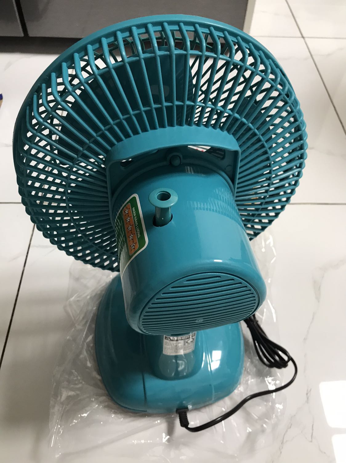 Hàng giao nhanh 2 giờ.
Đóng gói ok. Quạt chạy ổn, khá mát vì là dòng mini, mình chọn loại 3 cánh cho quạt dịu cho người già nên rất ưng, chờ thời gian để đánh giá chất lượng.