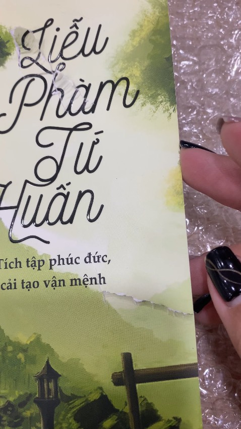 Sách giao bị rách tả tơi trang bìa