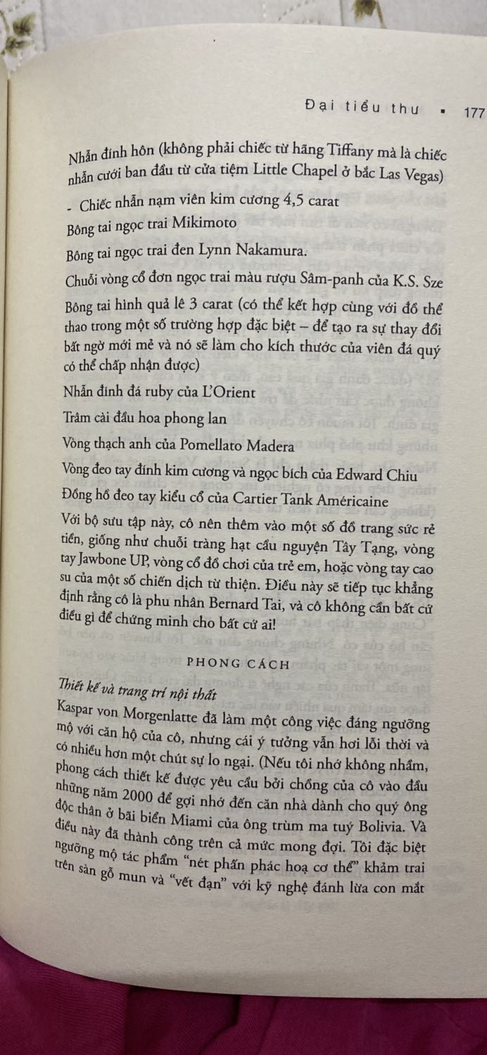 Sách siêu dày và nhẹ, mới, mình mua đủ combo lun. Đặt ship tận nhà nên sáng t7 dậy là nhận được luôn