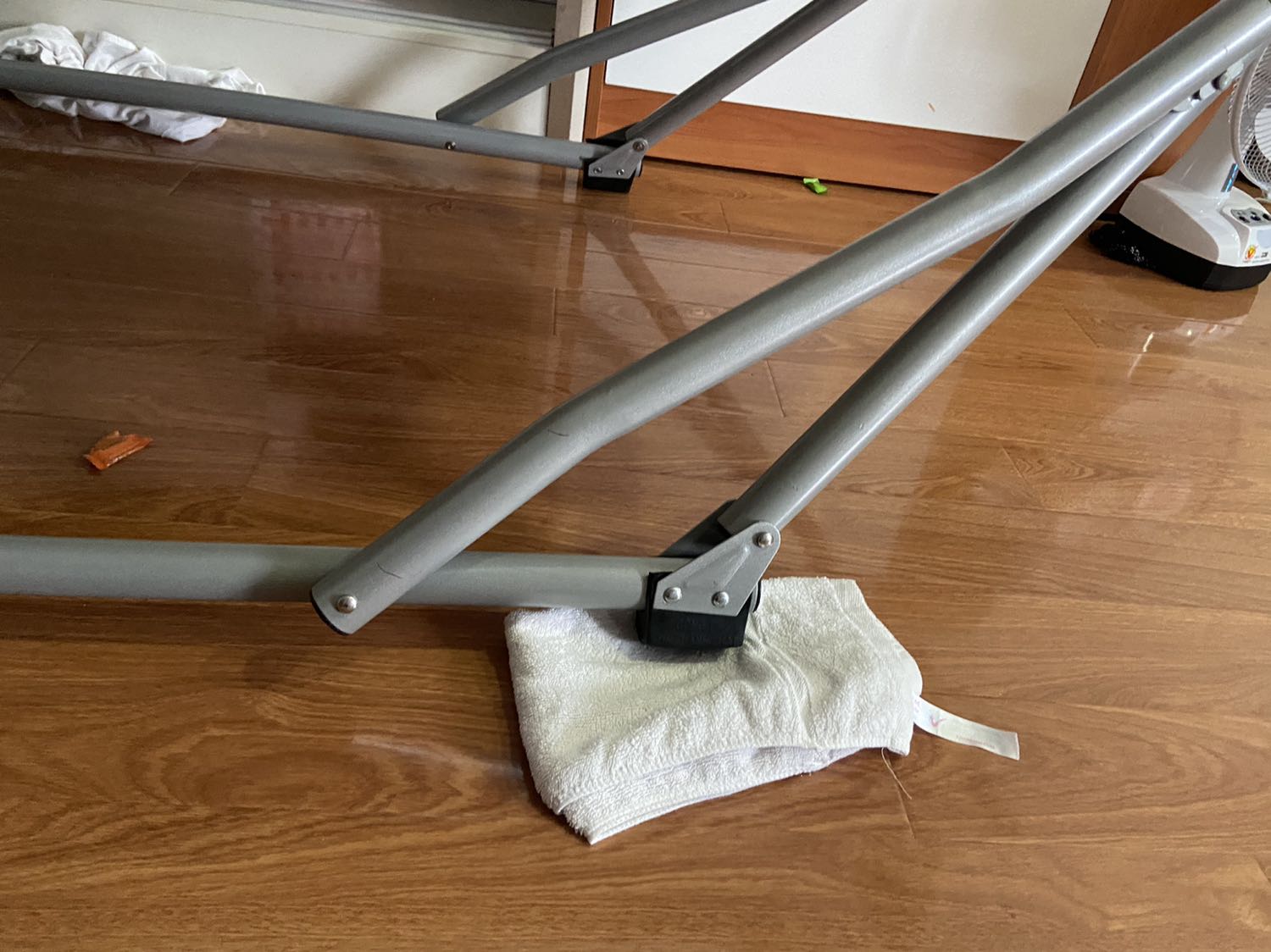 Shop ơi võng thì êm mà cái khung phải chêm nó mới vững được. Shop cho người đến nhà chỉnh được không, khung bị cong hay sao đó Shop ơi võng thì êm mà cái khung phải chêm nó mới vững được. Shop cho người đến nhà chỉnh được không, khung bị cong hay sao đó