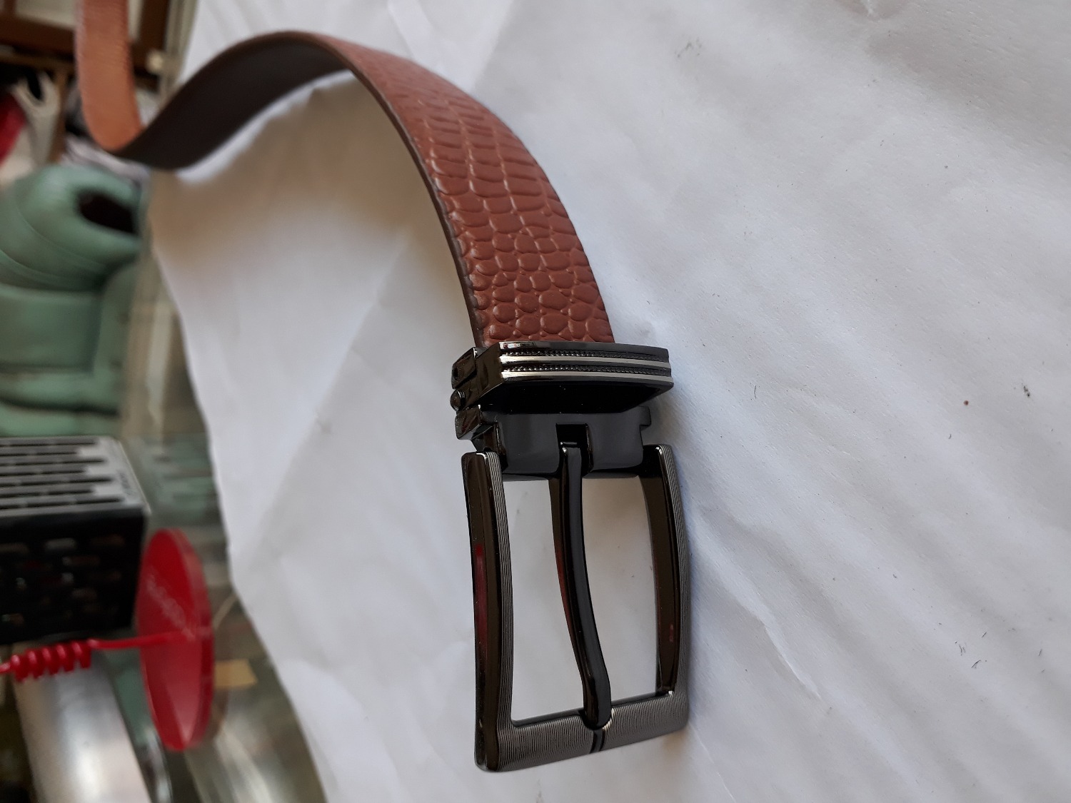 Thăt lưng Huy Hoàng treo đầu heo nhưng bán thịt chó..gửi sản phẩm hoàn toàn khác b với mẩu